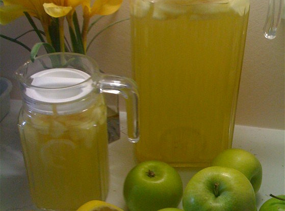 Напиток из лимонов и яблок